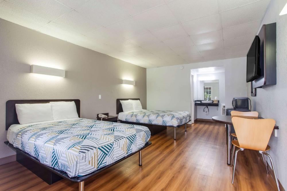 Quadruple Room - Non-Smoking interior